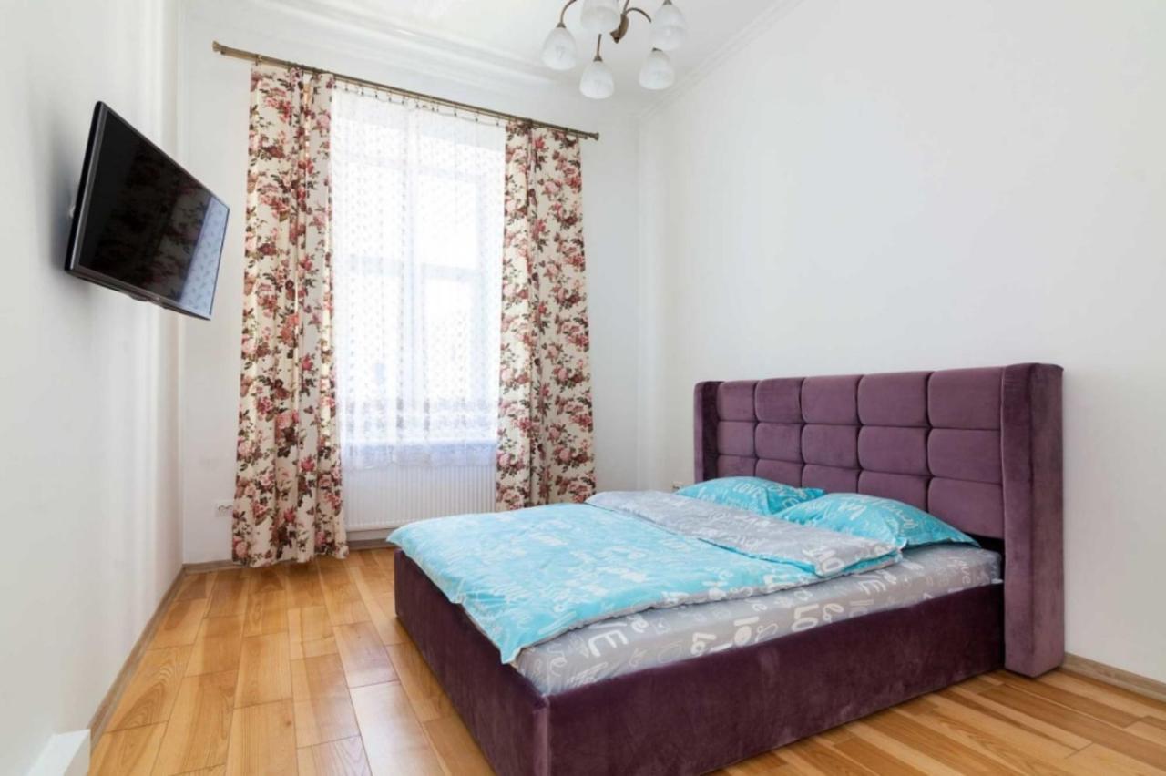 Apartmán Три Кімнати Вулиця Грушевського 9 Центр Міста Львів Exteriér fotografie