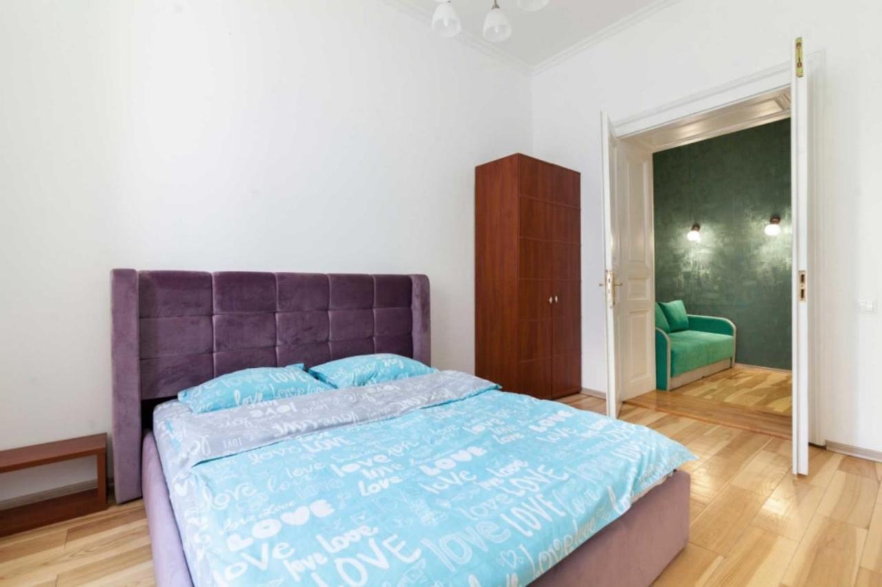 Apartmán Три Кімнати Вулиця Грушевського 9 Центр Міста Львів Exteriér fotografie
